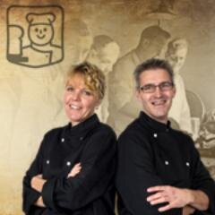 Sinds 1947 wereldberoemd op Texel, Bakker van de echte Texelse koek, Brood van Texelse Tarwe, Echte Bakker sinds 1976, 4 winkels waarvan 3 met grote Tearoom.