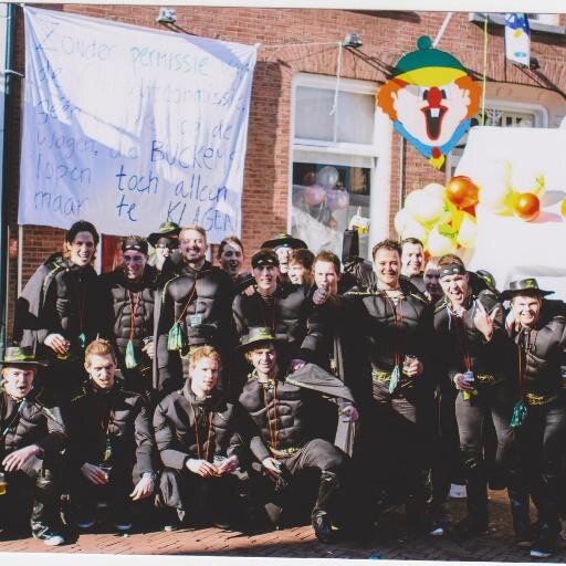 Carnavalsgroep De Punani's Een groep van 24 Jongens die graag Carnaval vieren onder het genot van een biertje!