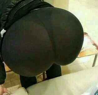 Vous n'imaginez pas tout ce que je peux faire avec les fesses de ma go