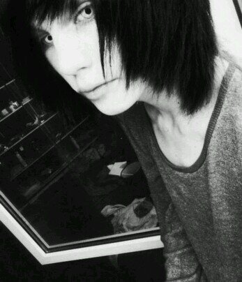 krismattshow's profile picture. 