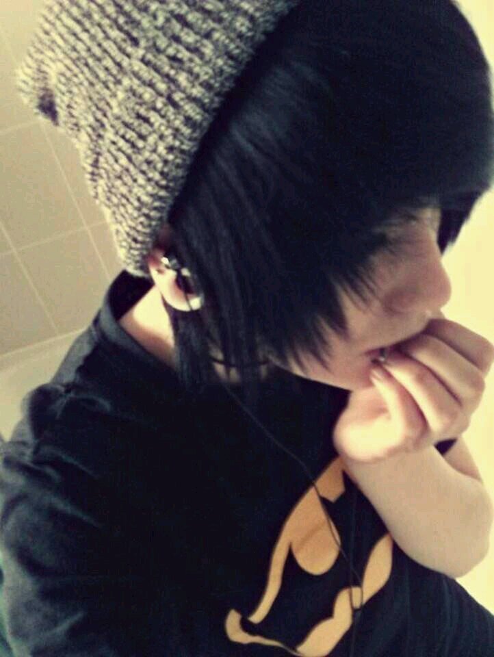 Hello i'm Max :3  I'm 18 years old ♡ single :33 ^_^[german]