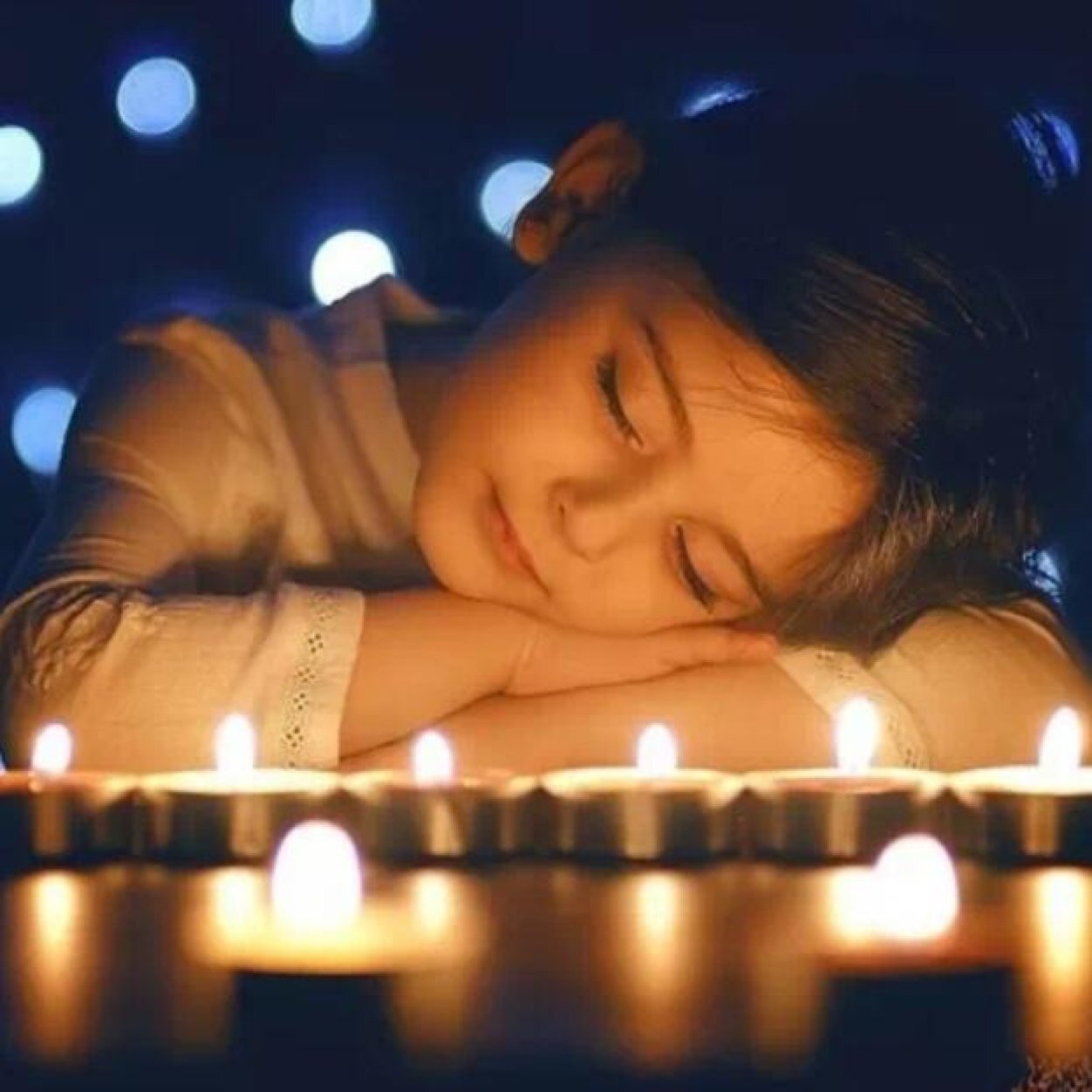 03no0ona's profile picture. انا التي وهبتُ قلبي لمــالكه ،،
ثم لتلك الارواح الجميله التي تحيط بي ،، 
امي، ابي، زوجي،اخوتي ،،
احبكم ثم احبكم ثم احبكم ،،
ولاارضى بمحبتكم بدلاً،،