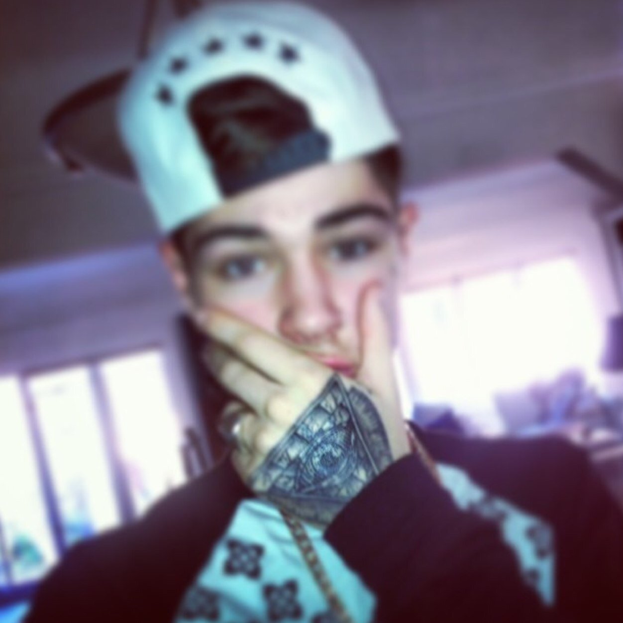 Liam Horne is my biggest inspiration, his music has so much meaning to me, and I hope to meet him someday

Instagram: liamhornefans & sammiydeer