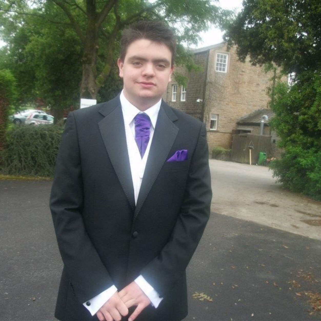 follow me and ill follow back, love my girlfriend too bits follow her @tori_houghton im 18 and im a plumber