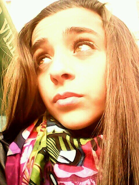 necesito k me saquen una sonrisa