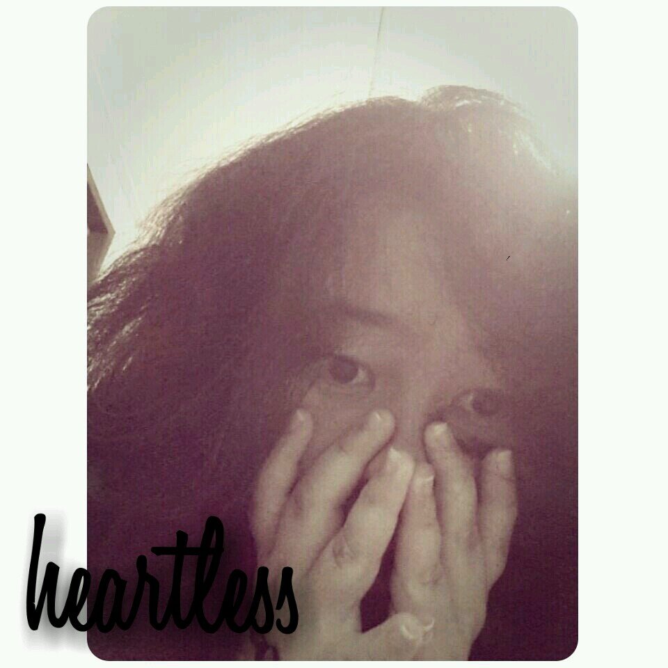 กูวุธ รักมึงคนเดียวว่ะ อีกอย่างกูให้ใจมึงคนเดียว รักมึง จะคอยดูแลมึงห่างๆ ยิ้มให้มึงห่างๆ อย่าสนใจกูแค่นั้น มึงไม่เข้าใจกูได้หรอก เพราะมึง..มึงมัน ไม่เคยสนใจกู