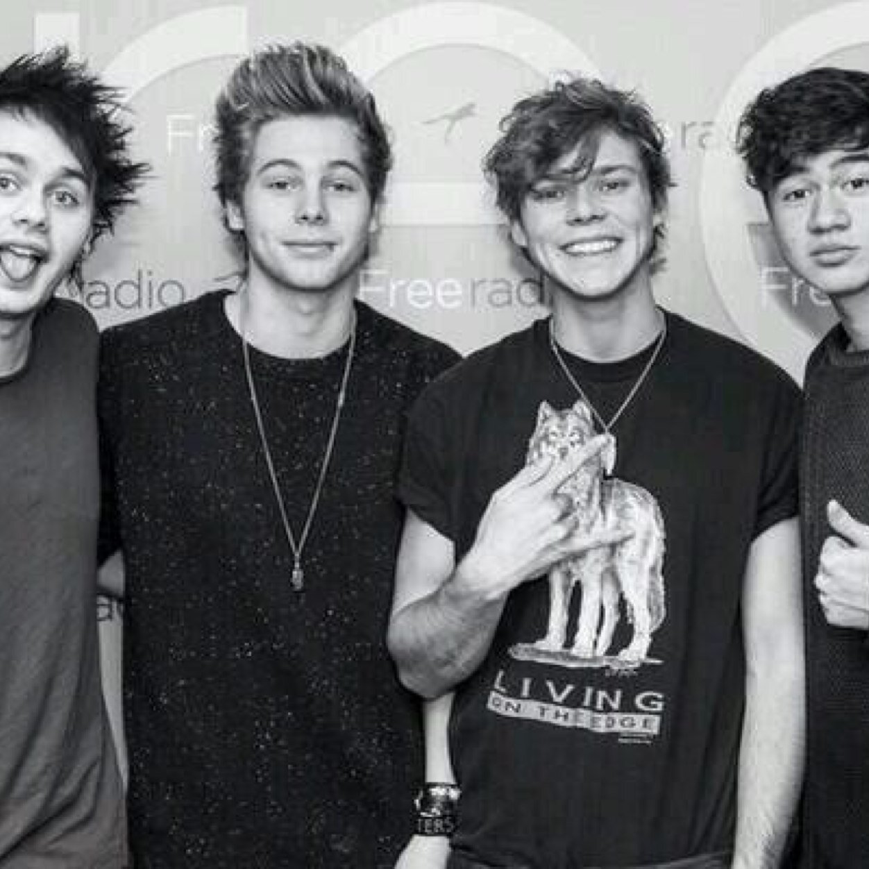 RaybanHemmo's profile picture. ❁ Nobody knows how to make me feel ok but you ❁