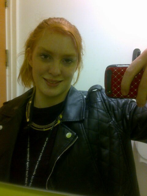 FabbiAbi's profile picture. 17, college student, lifeguard, swim teacher :) love music! Can't stop listening to the charts. Want to do media at university.