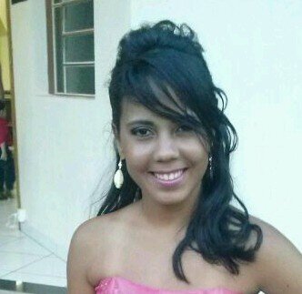 Eu sou eu,Me chamo Maria Eliete tenho 19 anos 
me segue aiii