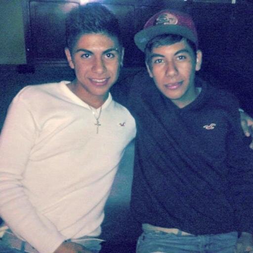 soy osmar me gusta jugar mucho fut bol escucho todo tipo de musica iasi se bailar banda ias oeri casi no salgo ajaja xD