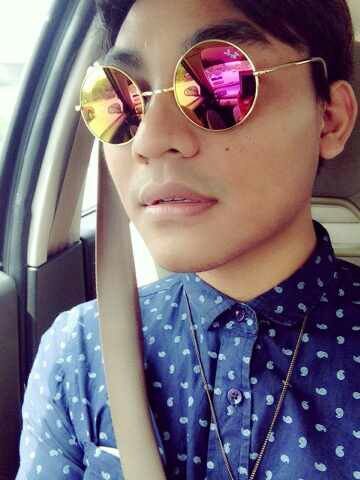 I'm a newbie! Let's make a new friend. I'm open and a very happy go lucky person but a bit shy. Bbm pin 2818BB82 WeChat ID he_shamz90. :)