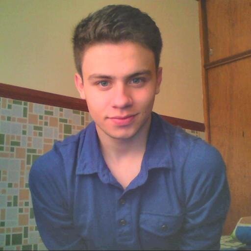 Estudiante de secundaria, amante de la música NACIONAL 100%.......!!!, me gusta la gastronomía, y la adrenalina......