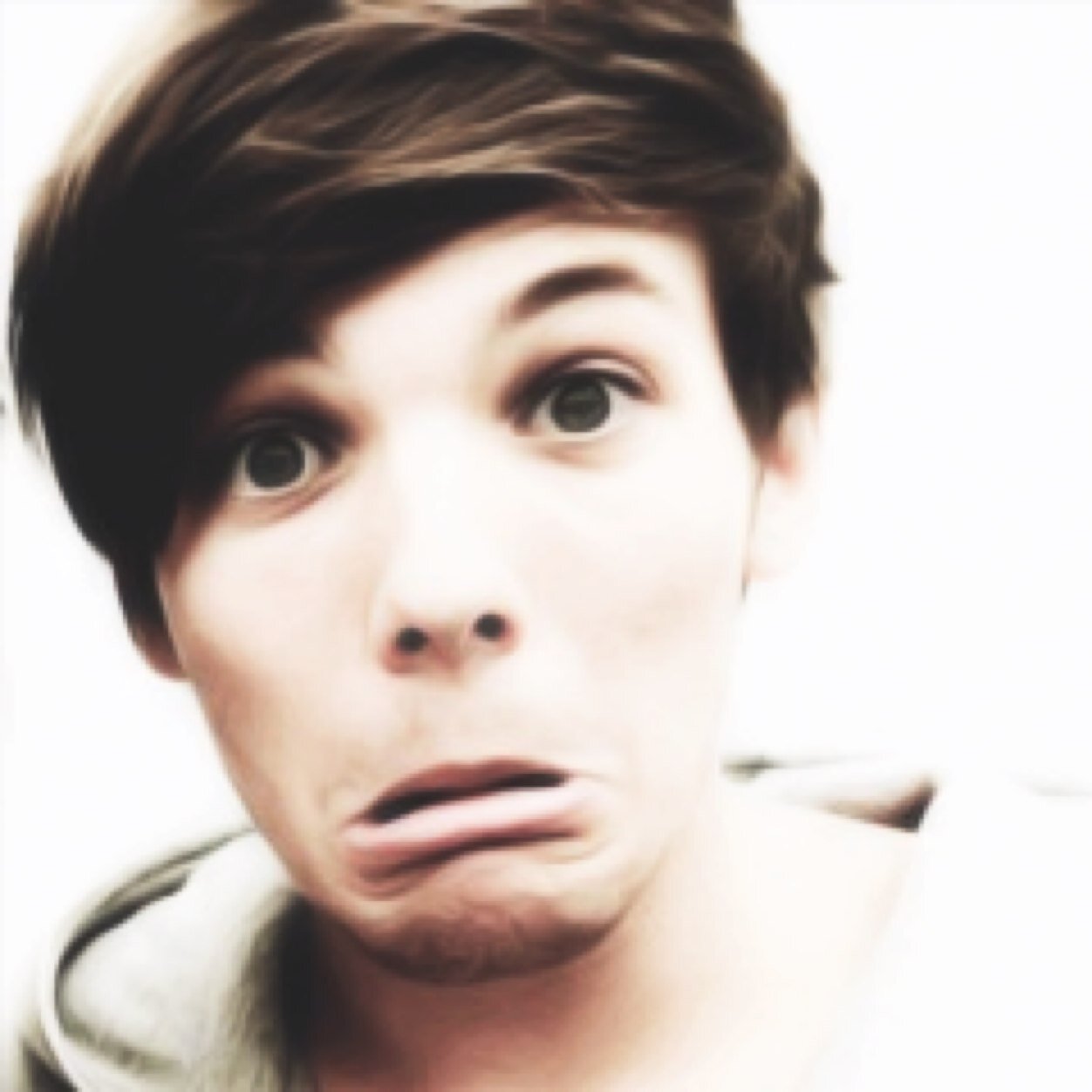 Free follow from @illusioziall bc she loves you. Follow her back pls. ❀‿❀