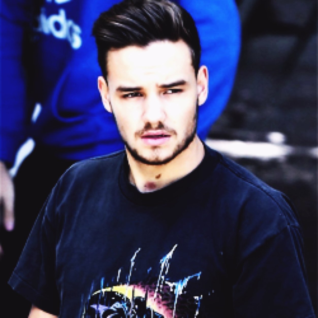 Free follow from @illusioziall bc she loves you. Follow her back pls. ❀‿❀