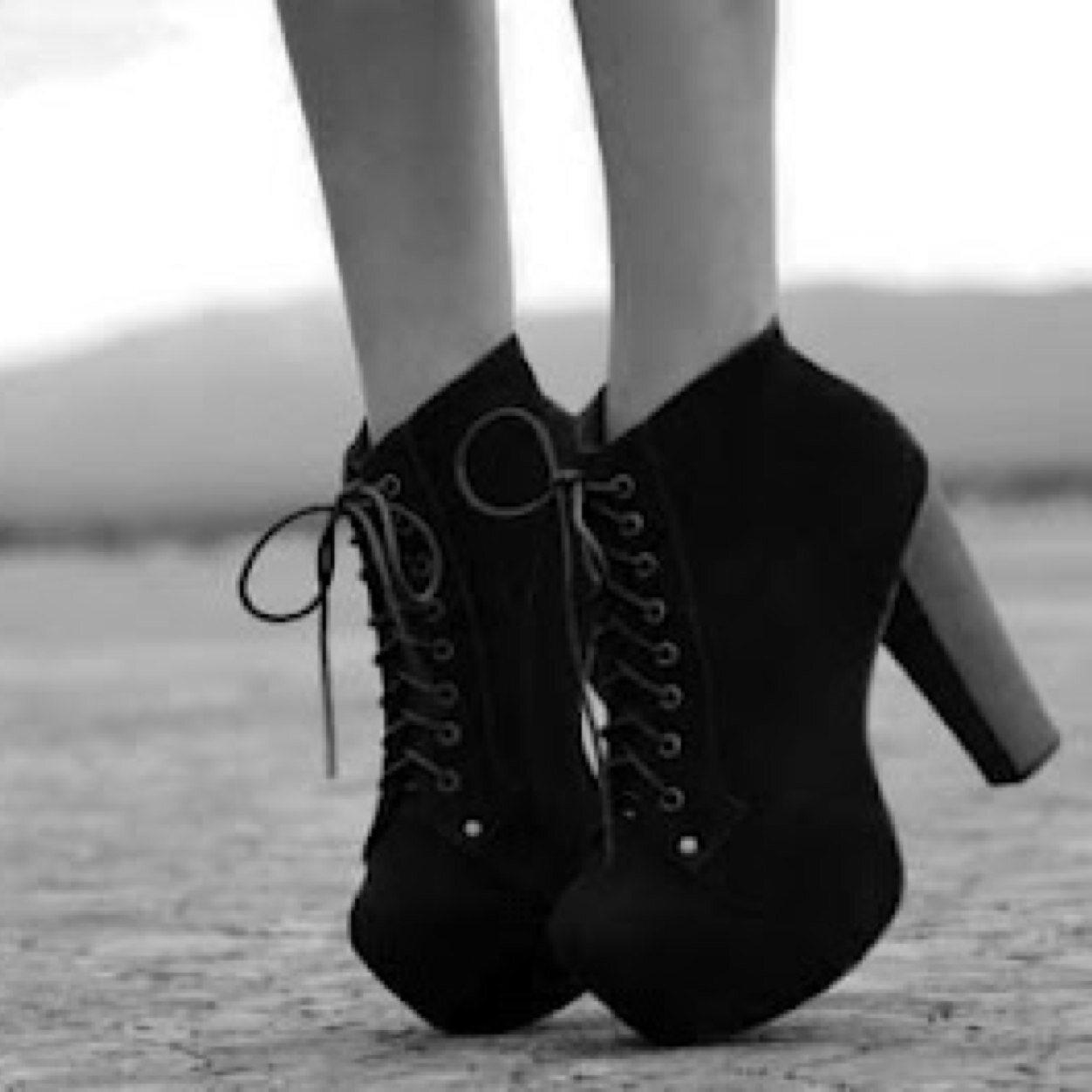 Hello my name is demi boyle i love shoes and clothes follow me on instagram @demidoll567❤️