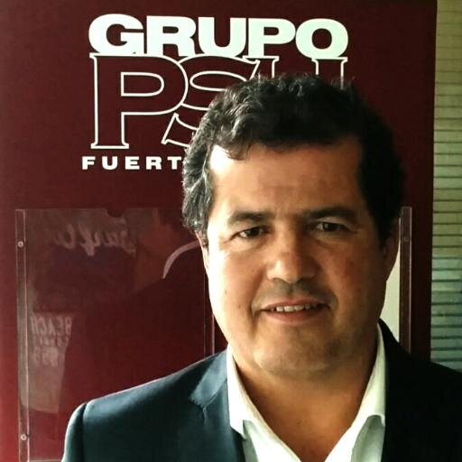 Presidente Fundador de la Cámara de Comercio de Fuerteventura. Empresario turístico. Amante del kitesurf.