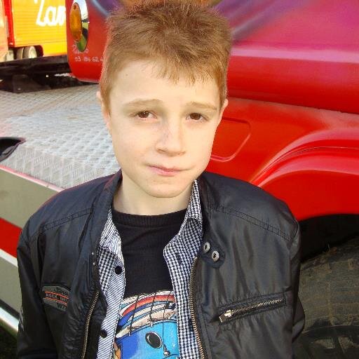 eindelijk ik heb twitter volg me plies!