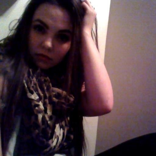 ♥•Am I wrong to wanna get it going on last to leave till I see everybodys gone★ Im at the bar U can catch me hands full of liquor or puffin on a sweet swisher•¤
