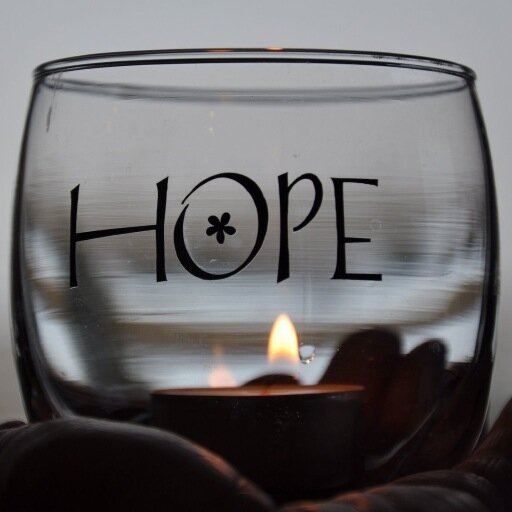 On s'appelle Federica et Chloé, on a respectivement 16 et 17 ans. On aimerait vous aider, peu importe vos problèmes. Never Lose Hope ~ http://t.co/0rpgYVjxfL