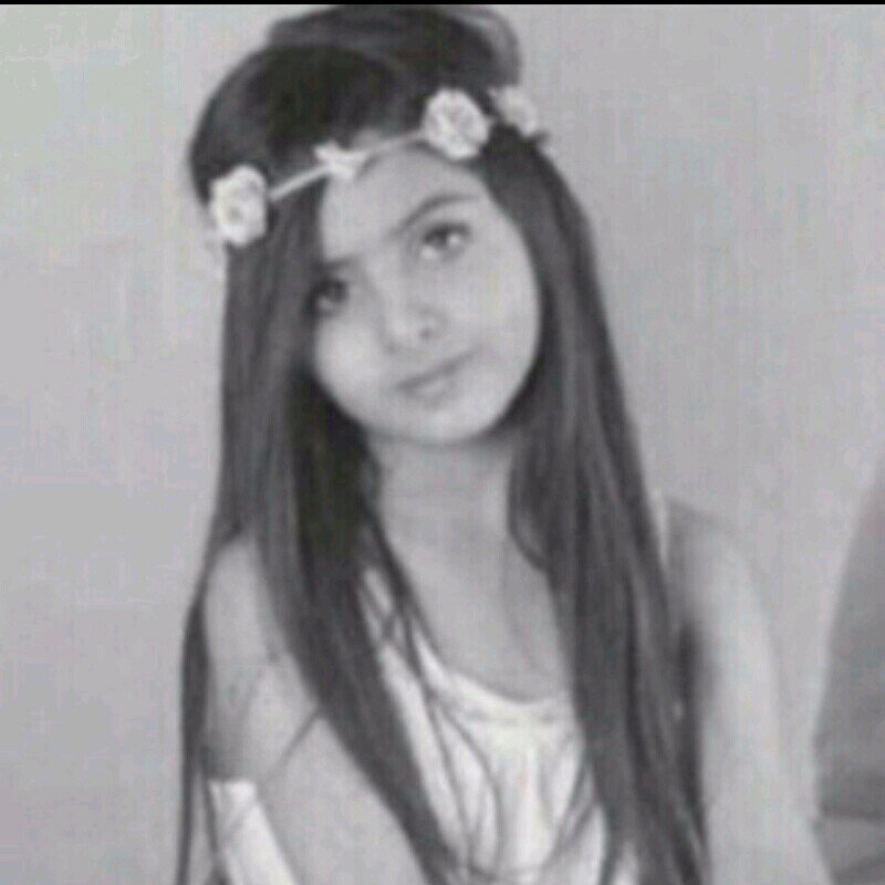 ‏‏‏‏‏‏‏● رغم أنني أؤمن بأن العقل أكثر صواباً . إلى أنه يصعب علي التخلي عن أشياء أختارهآ قلبي •.