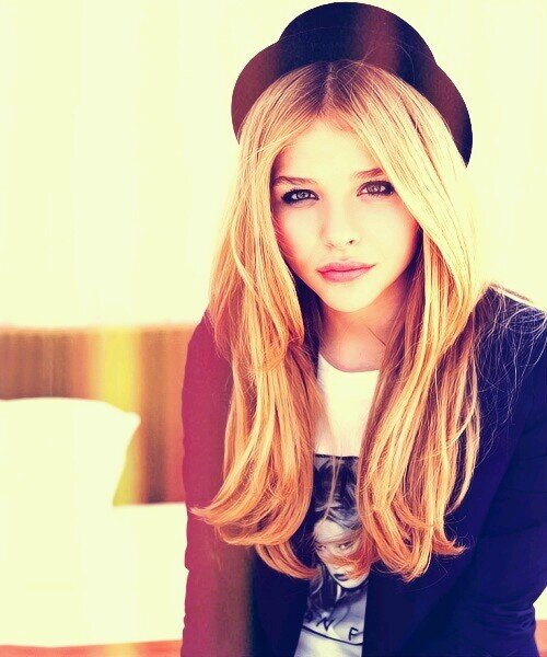 14. Rubita. Ángel. Hija de Mia Hadley y Christian Odair. Hermana mayor. Rebelde. || Prim || Johi || Lucy