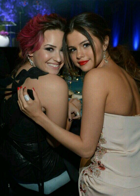 acc support to Demi Lovato and Selena Gómez, all the news, pictures, video and information in Spanish │ Owner: Pilar