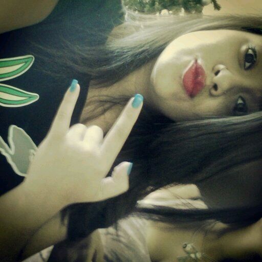 Sou toda gota, que escorre livre pelo rosto. E só sossega quando encontra tua boca ♫