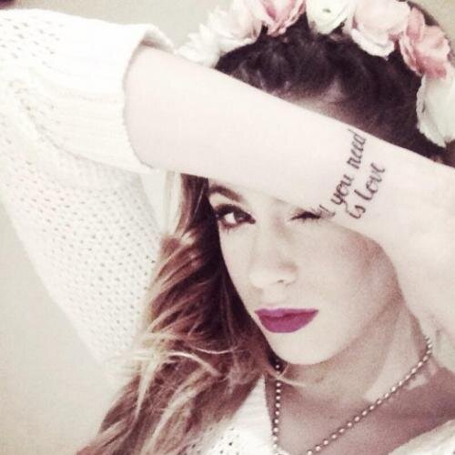 oficial @tini stoessel  mostrar wow amas gente guapa