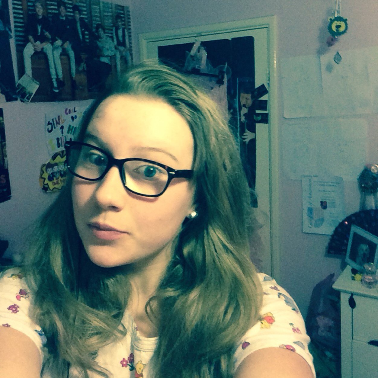 is a 1D fan, would like a follow from one of the boys. follow me and I will follow back