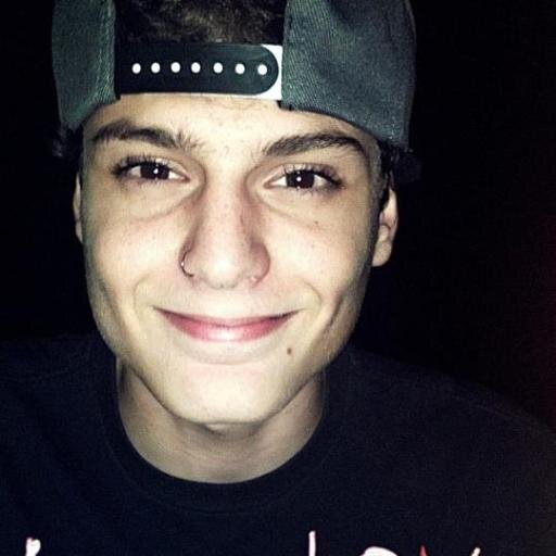 yuribeu's profile picture. vem