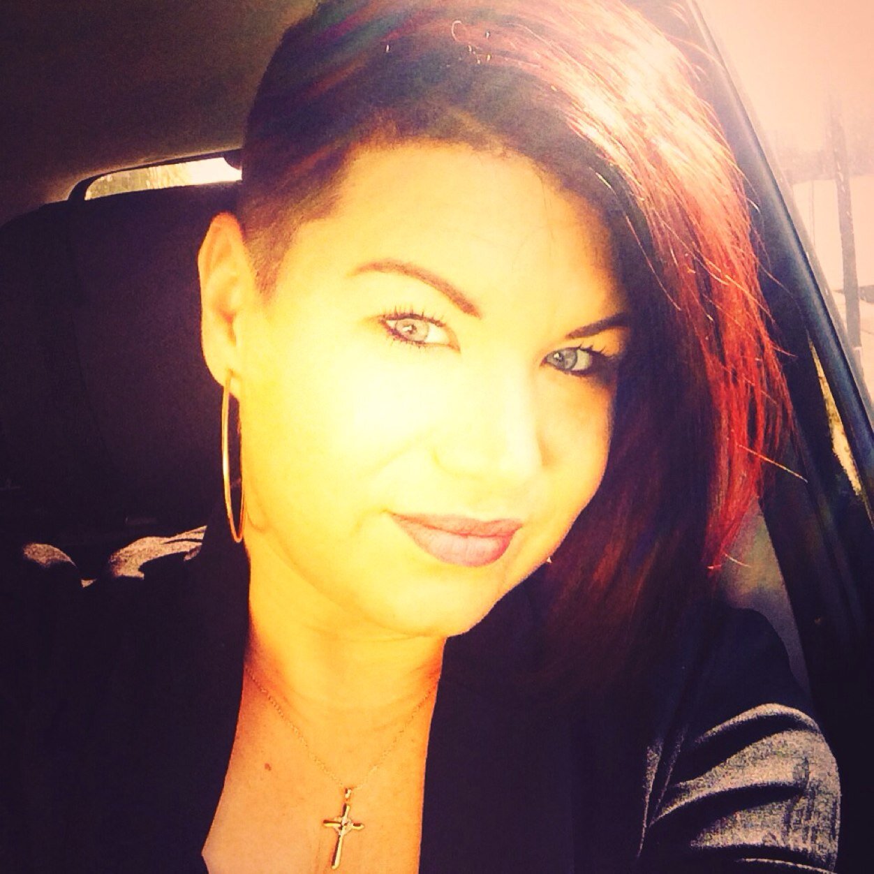 freelance hair and makeup artist for film amd production. Aspiring dreammaker, poet, and motivational speaker. Union 798 Experience=Knowledge. Empower yourself!