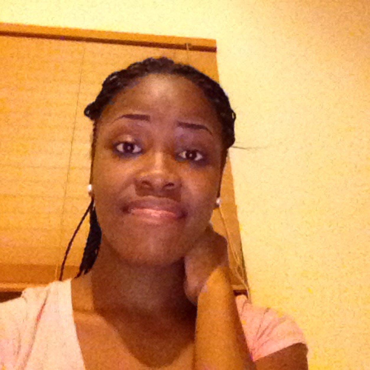 @NoLoveAngel:Nah Make Up Say Ah Ten! HairLonq, MoneyLonq, Me & Broke Niqqaz We DONT Get Alonq !! #LonqHairDontCare #LayenPretty..$
