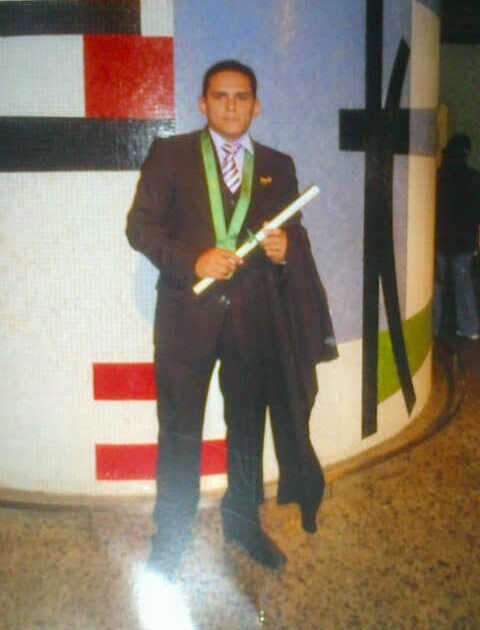 Ingeniero Agrónomo/Ucevista hoy manaña y siempre/Venezolano/Amante de los deportes/Fanatico de los Leones del Caracas y del Real Madrid. Aragua
