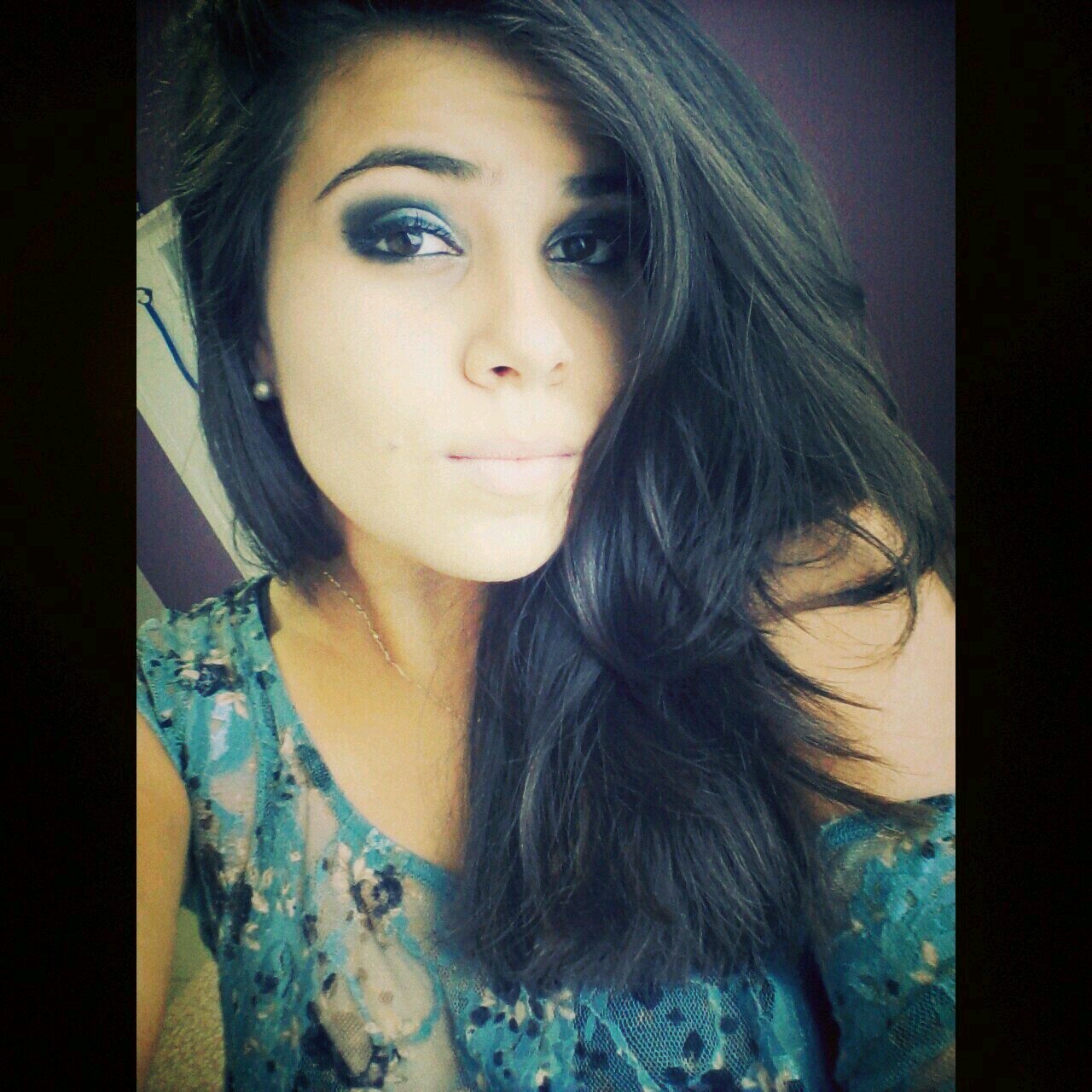 Ignore o que te faz sofrer,e abrace o que te faz feliz.