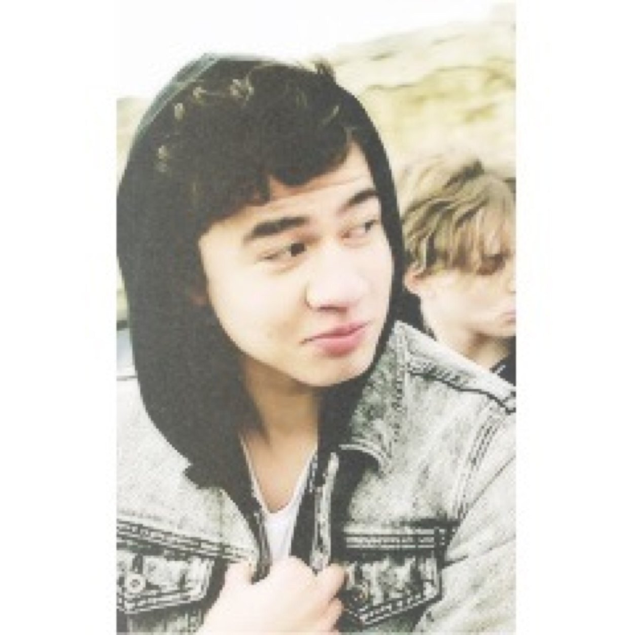 Idk man Remember you are beautiful nuggets ilysm :-) Im @planetmalum ok bYE