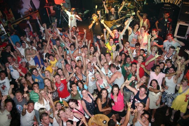 Manchester's BIGGEST bar crawl!https://t.co/wOstV8aVg4 07864173699