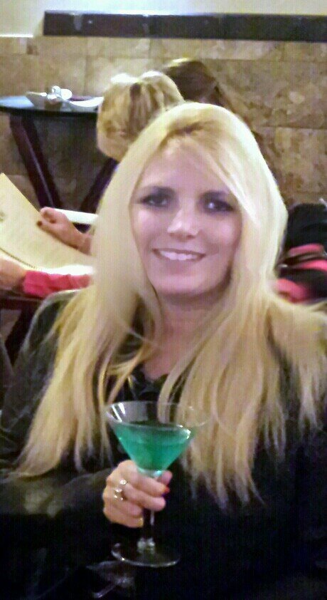 Court Reporter, Wife, Mom of 4, Golfer, Wannabe Baker, Mom to one spoiled Staffordshire Bull Terrier