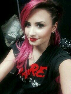 DON'T FOLLOW THIS ACCOUNT ONLY PLEASE FOLLOW @BellaQueenT