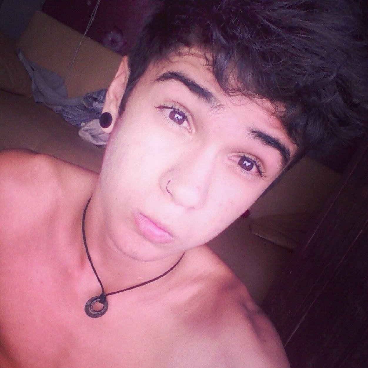 Miojo u.u dormir, computador, sair, longboard :3
 http://t.co/zPlWe9Z28c