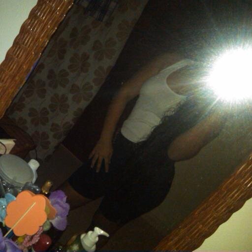 $-HUMiiLDE-SENCiiLLA-AMiISTOSAA-LOCA-HERMOZAA -ENANA-NOViIA D ' UN SOLO HOMBRE Y FUSTRADORAA DEL UNiiversoo :*