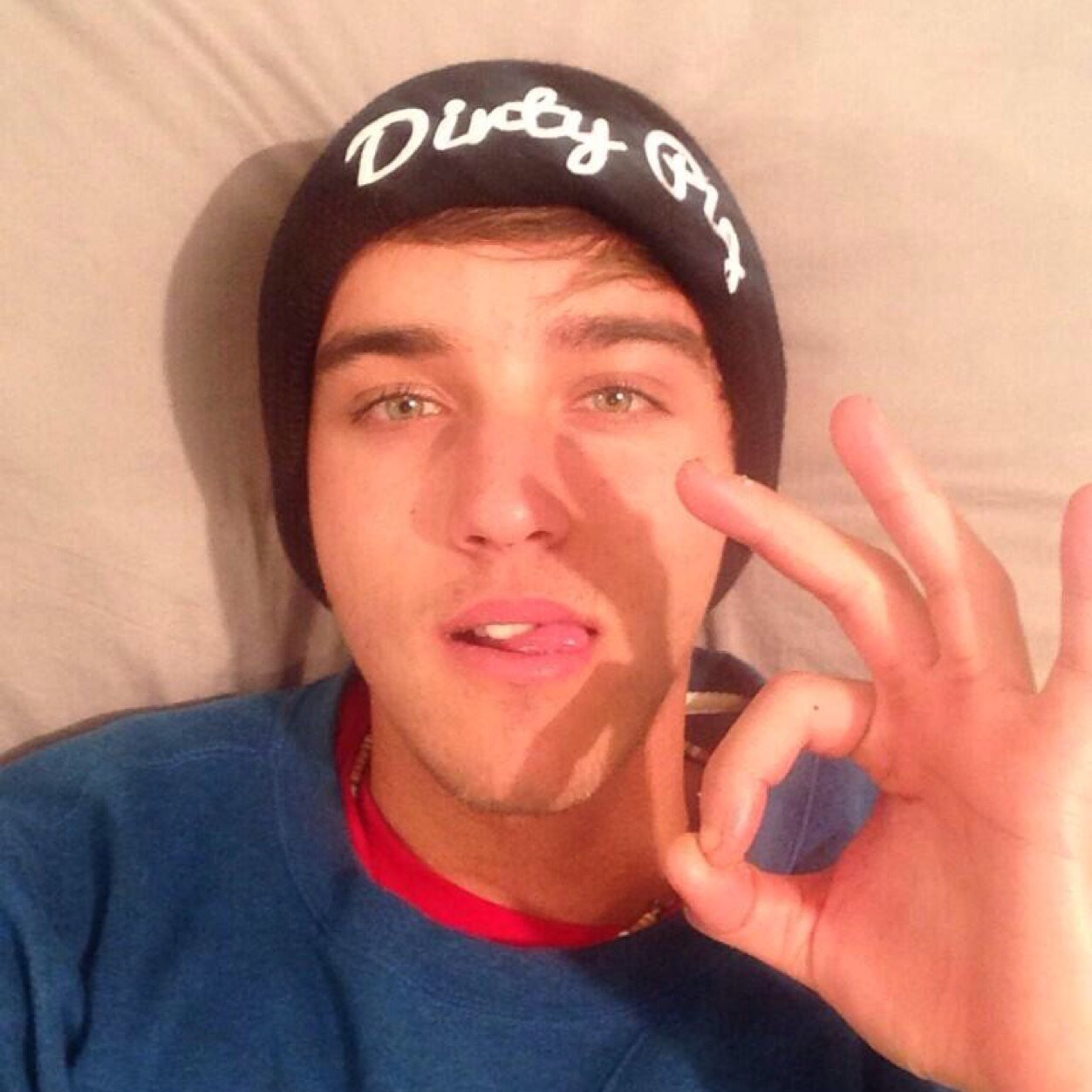Janoskians equal Life; Dogs are gonna bark, but you gotta keep reaching for the stars. Love ptv, bvb, bmth, etc;