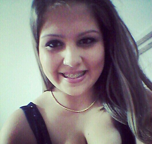 Não confie em sorrisos, pois a maldade mora em mentes.