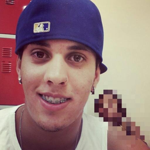Since 05 08 1995 #Soolteiro , sou do meeu jeeito louco&diferente ,  Quatro coisas para o sucesso: Trabalhar e orar, pensar e acreditar.