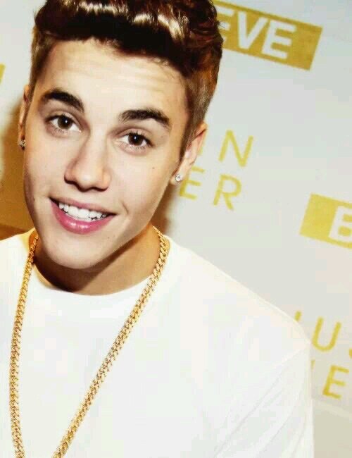 Soy belieber amo a justin y a Diosiito primero dios ante todo belieber hasta la muerte.3 :):D;)  I 3LOVE justin bieber