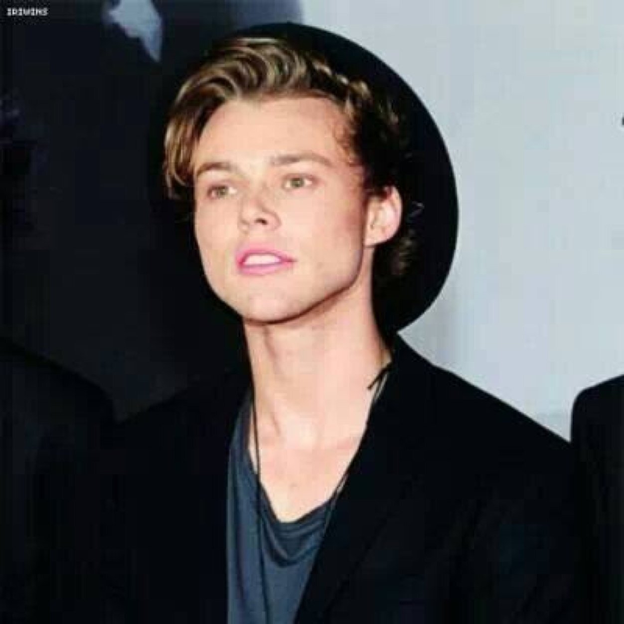 I love @5SOS ilove and im a cashton girl RT THIS https://t.co/rBM3krogOs