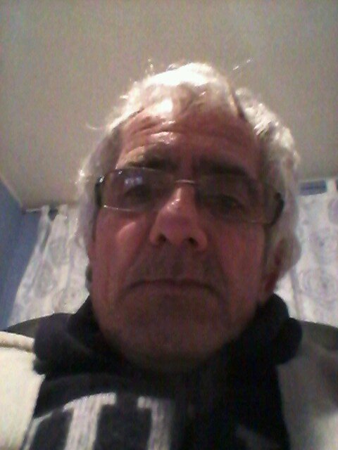 hola a todos soy una persona alegre generoso y con ganas de vivir en la red busco entretenerme y quiza una compañera de viaje pero sobre todo alguien que me ame