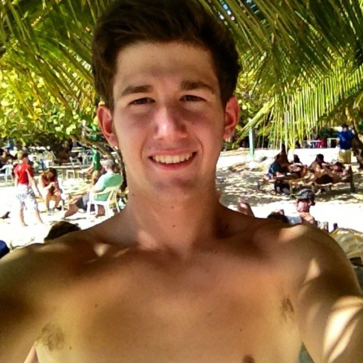 rllamas_'s profile picture. 