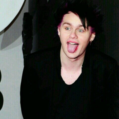 Yo hey hola howdy hello hi :D please follow my main @iship_bromances? it would really mean alot.. thank you so much if you do ♥