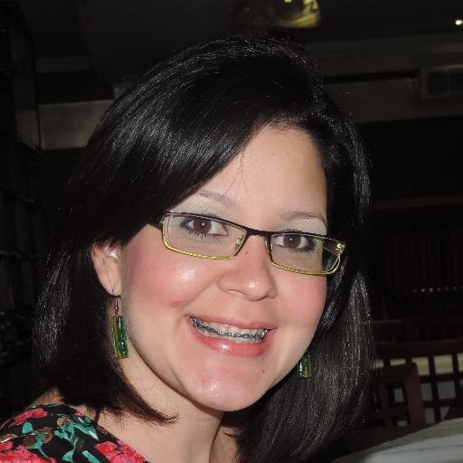 Médico Cirujano, Oftalmólogo, Especialista en Segmento Anterior. Venezolana!