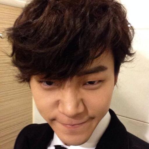 ส่องไบโฮผมมากๆ ระวังตกหลุมรักผมโดยไม่รู้ตัวนะครับ *ยิ้มยาหยี (just bot not  real)  (Real @dlwnsghek)